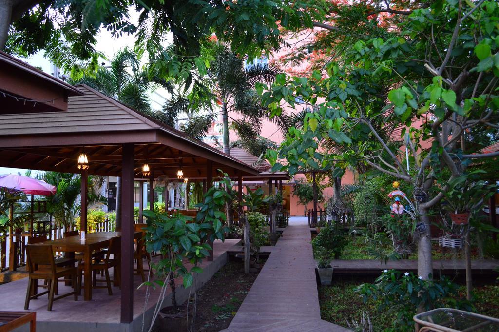 La Paillote Guest House Rayong Exterior foto